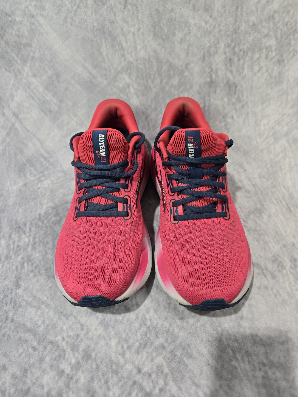 Brooks Glycerin 21 running shoes in a "Raspberry/Estate Blue" colorway - Picture 2 of 6